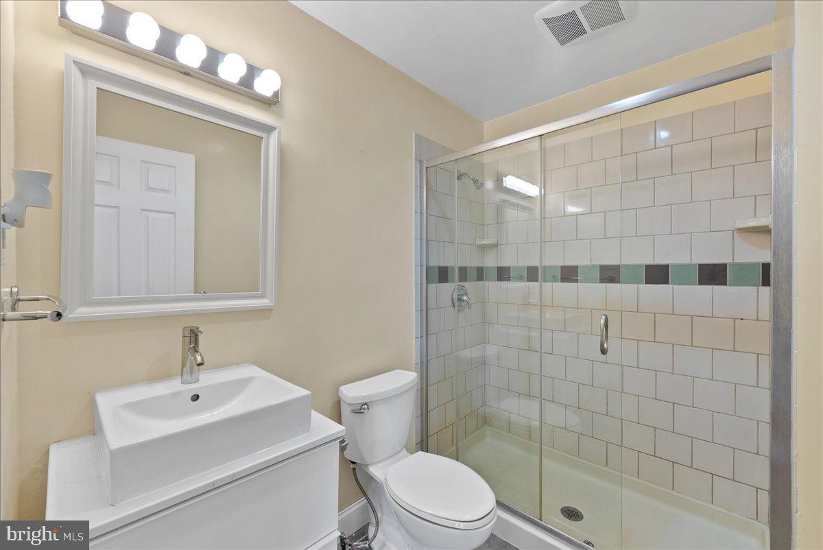 7029 OLD DOMINION DR, MCLEAN, Virginia 22101, 6 Bedrooms Bedrooms, ,3 BathroomsBathrooms,Residential,For sale,7029 OLD DOMINION DR,VAFX2261770 MLS # VAFX2261770