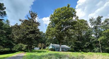 12365 HENDERSON RD, CLIFTON, Virginia 20124, 4 Bedrooms Bedrooms, ,3 BathroomsBathrooms,Residential,For sale,12365 HENDERSON RD,VAFX2261812 MLS # VAFX2261812