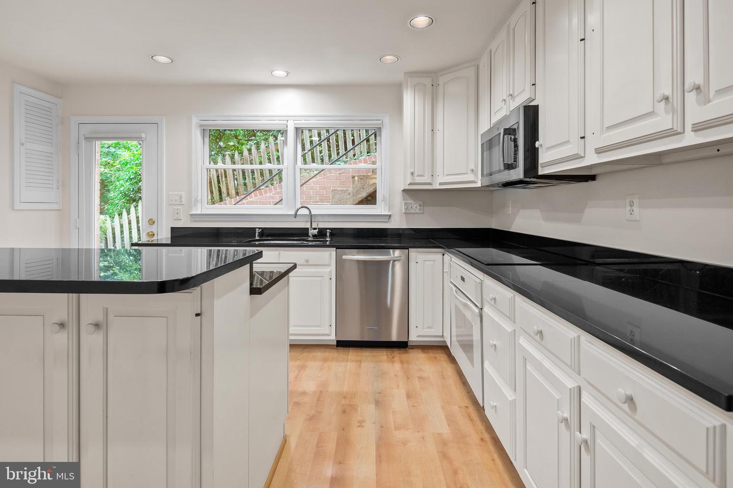 2728 S GROVE ST, ARLINGTON, Virginia 22202, 3 Bedrooms Bedrooms, ,2 BathroomsBathrooms,Residential,For sale,2728 S GROVE ST,VAAR2062410 MLS # VAAR2062410