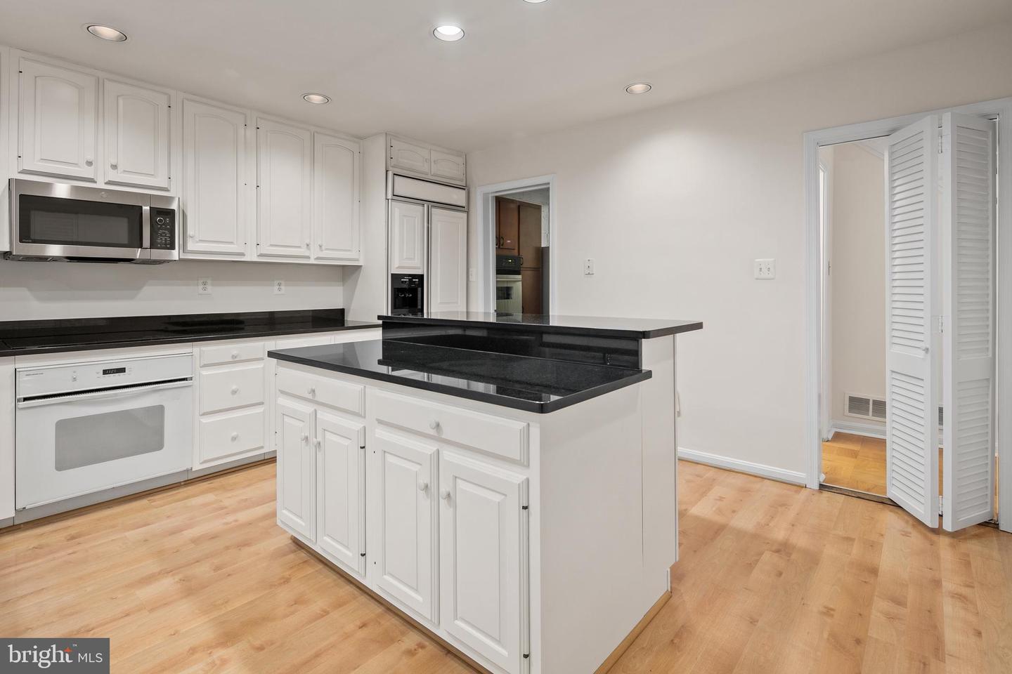 2728 S GROVE ST, ARLINGTON, Virginia 22202, 3 Bedrooms Bedrooms, ,2 BathroomsBathrooms,Residential,For sale,2728 S GROVE ST,VAAR2062410 MLS # VAAR2062410