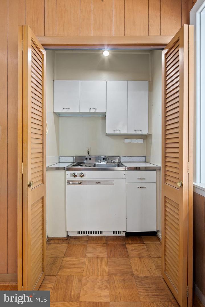 2728 S GROVE ST, ARLINGTON, Virginia 22202, 3 Bedrooms Bedrooms, ,2 BathroomsBathrooms,Residential,For sale,2728 S GROVE ST,VAAR2062410 MLS # VAAR2062410
