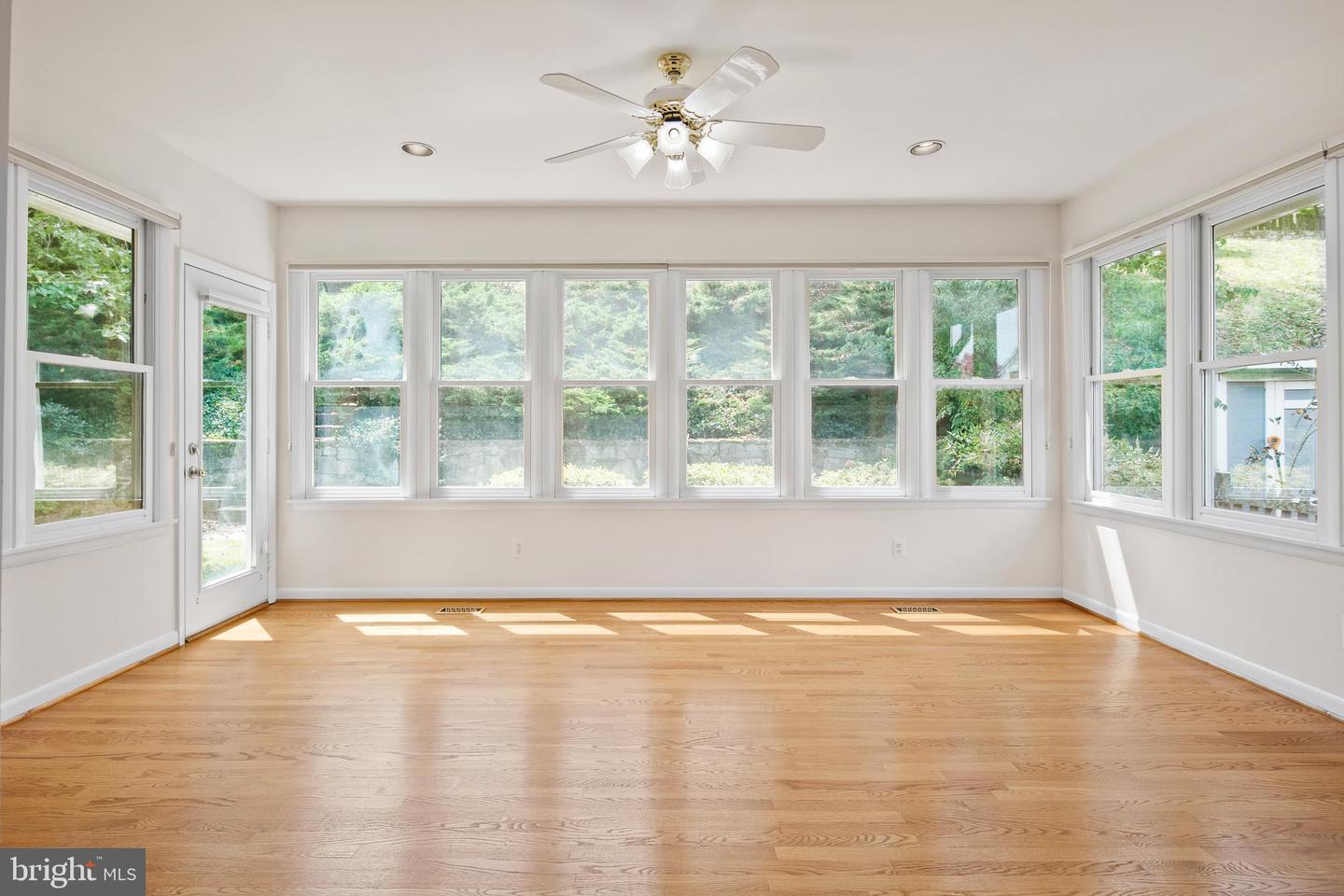 2728 S GROVE ST, ARLINGTON, Virginia 22202, 3 Bedrooms Bedrooms, ,2 BathroomsBathrooms,Residential,For sale,2728 S GROVE ST,VAAR2062410 MLS # VAAR2062410