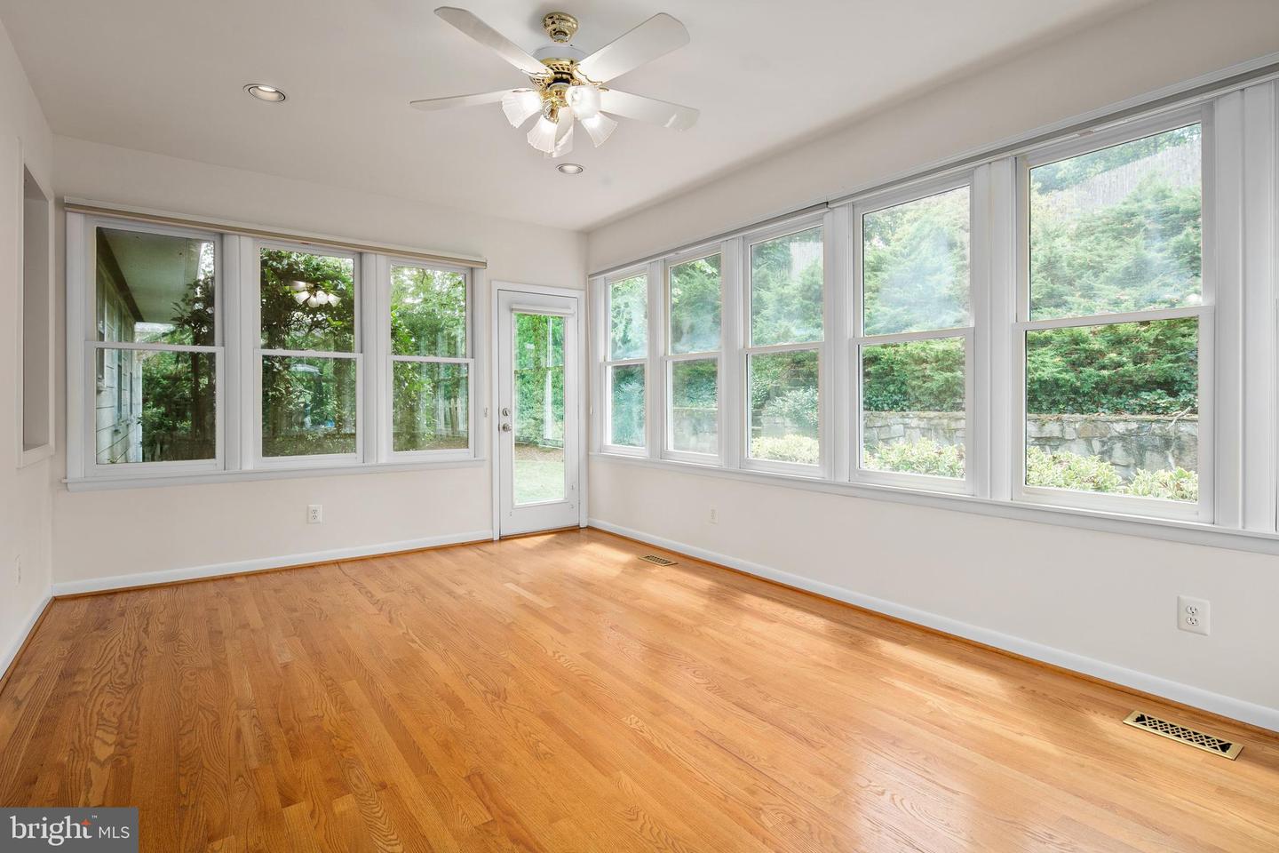 2728 S GROVE ST, ARLINGTON, Virginia 22202, 3 Bedrooms Bedrooms, ,2 BathroomsBathrooms,Residential,For sale,2728 S GROVE ST,VAAR2062410 MLS # VAAR2062410