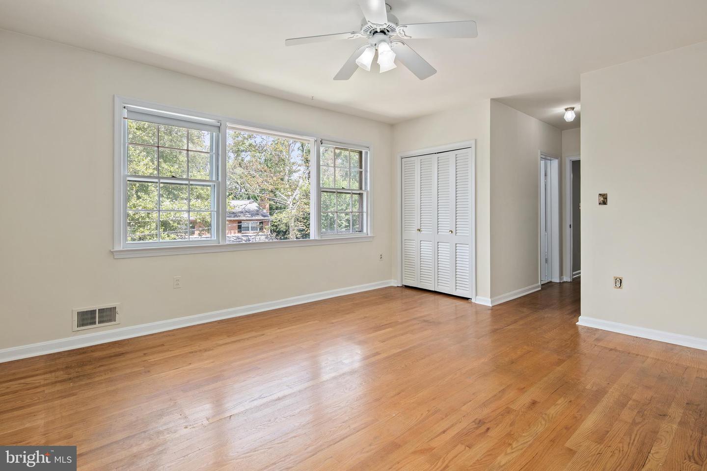 2728 S GROVE ST, ARLINGTON, Virginia 22202, 3 Bedrooms Bedrooms, ,2 BathroomsBathrooms,Residential,For sale,2728 S GROVE ST,VAAR2062410 MLS # VAAR2062410