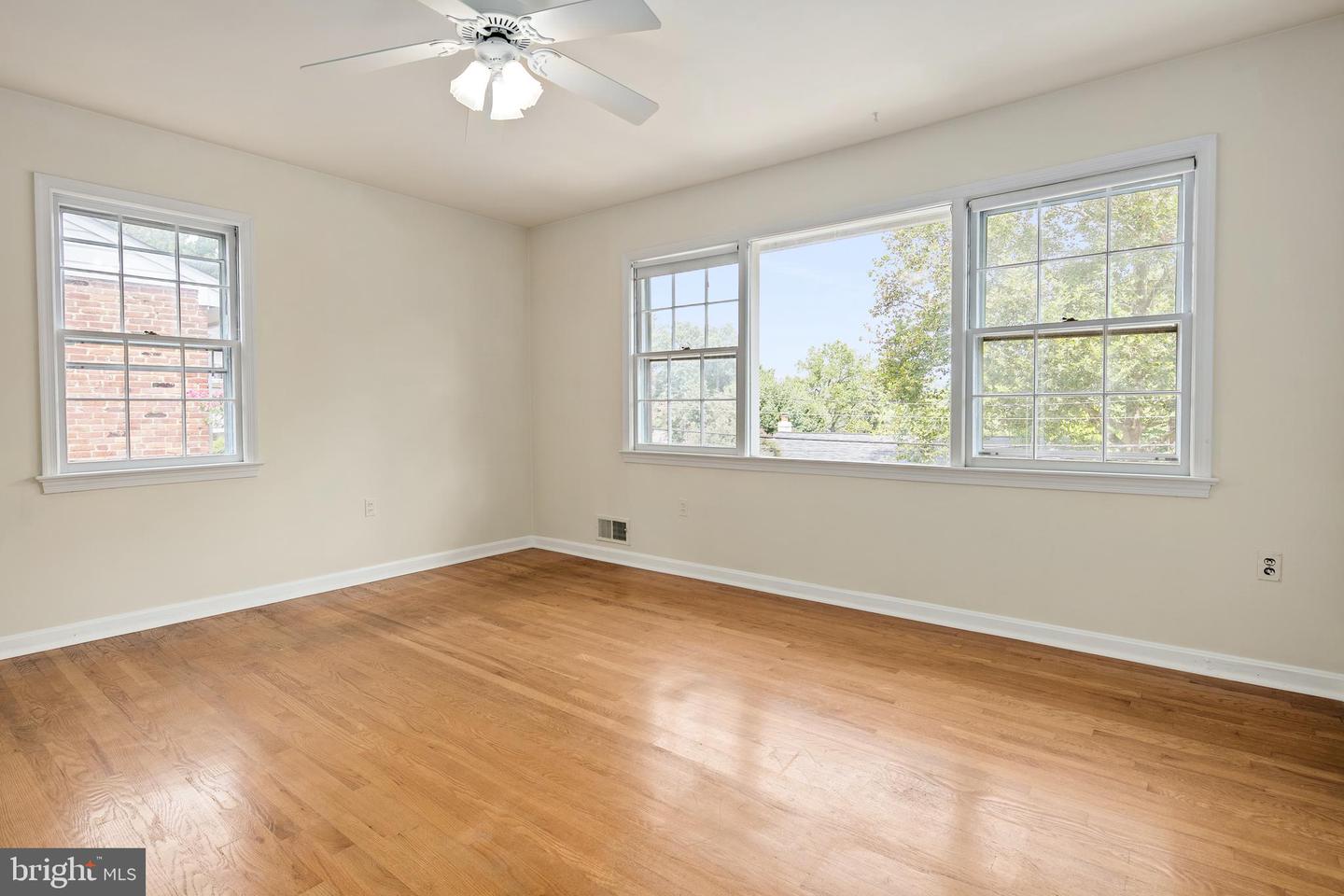 2728 S GROVE ST, ARLINGTON, Virginia 22202, 3 Bedrooms Bedrooms, ,2 BathroomsBathrooms,Residential,For sale,2728 S GROVE ST,VAAR2062410 MLS # VAAR2062410