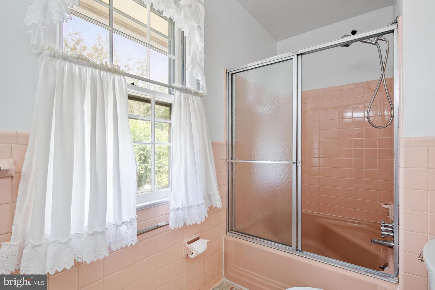 2728 S GROVE ST, ARLINGTON, Virginia 22202, 3 Bedrooms Bedrooms, ,2 BathroomsBathrooms,Residential,For sale,2728 S GROVE ST,VAAR2062410 MLS # VAAR2062410