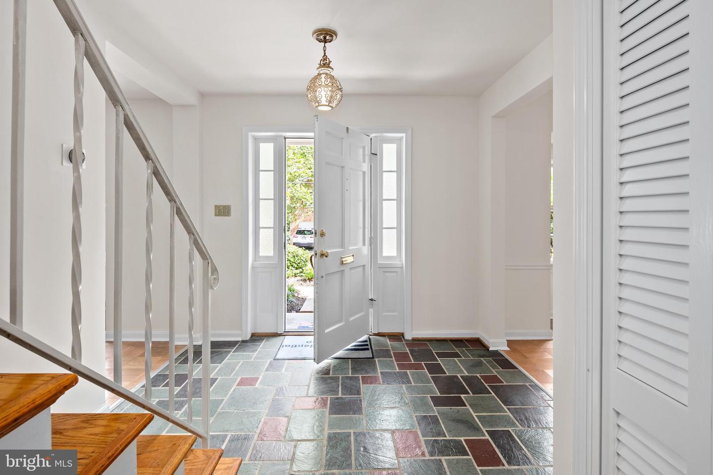 2728 S GROVE ST, ARLINGTON, Virginia 22202, 3 Bedrooms Bedrooms, ,2 BathroomsBathrooms,Residential,For sale,2728 S GROVE ST,VAAR2062410 MLS # VAAR2062410