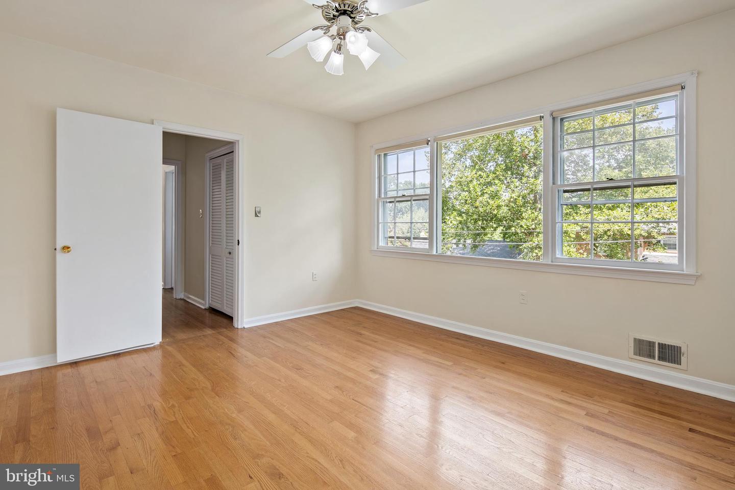 2728 S GROVE ST, ARLINGTON, Virginia 22202, 3 Bedrooms Bedrooms, ,2 BathroomsBathrooms,Residential,For sale,2728 S GROVE ST,VAAR2062410 MLS # VAAR2062410