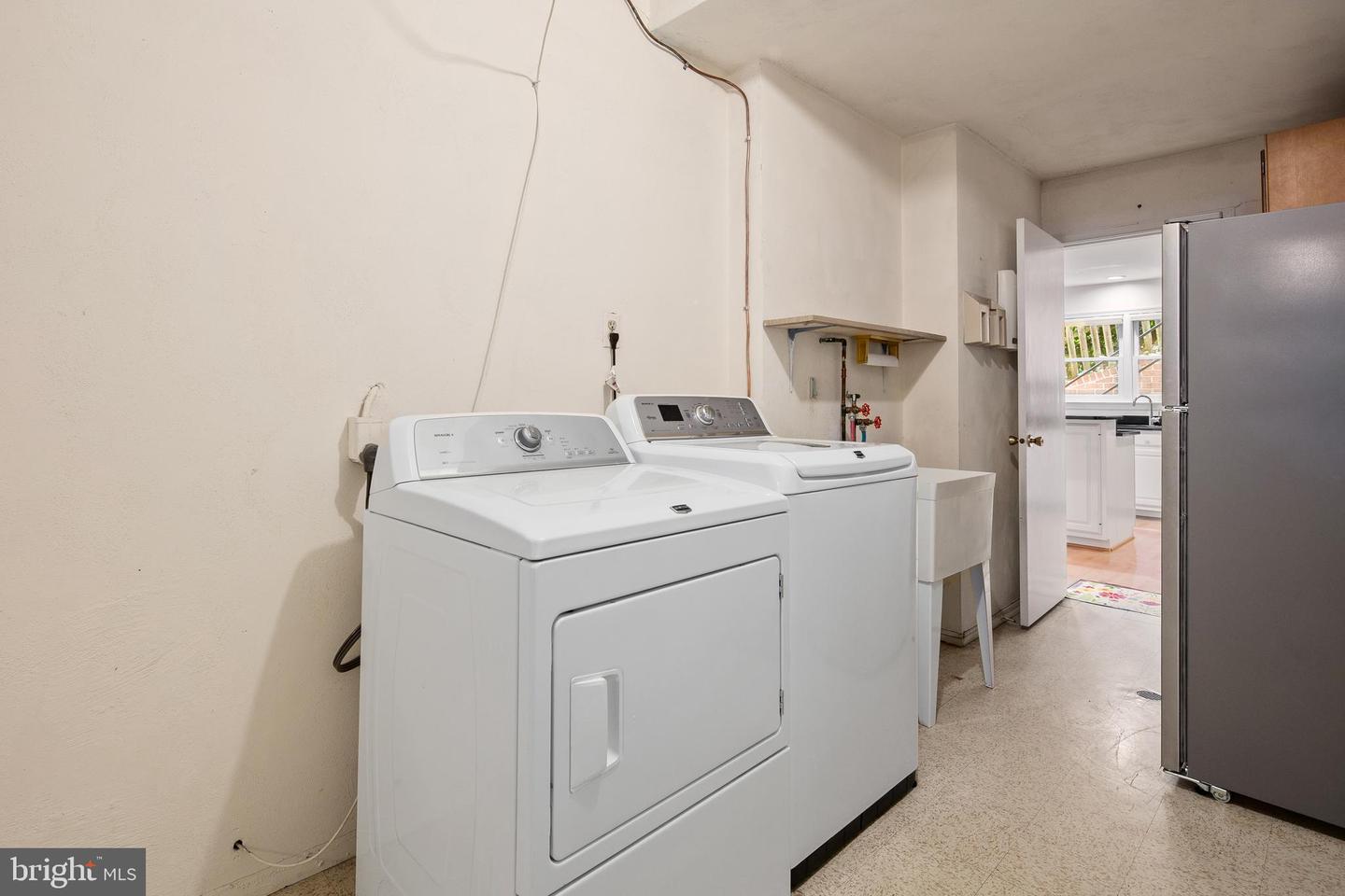 2728 S GROVE ST, ARLINGTON, Virginia 22202, 3 Bedrooms Bedrooms, ,2 BathroomsBathrooms,Residential,For sale,2728 S GROVE ST,VAAR2062410 MLS # VAAR2062410