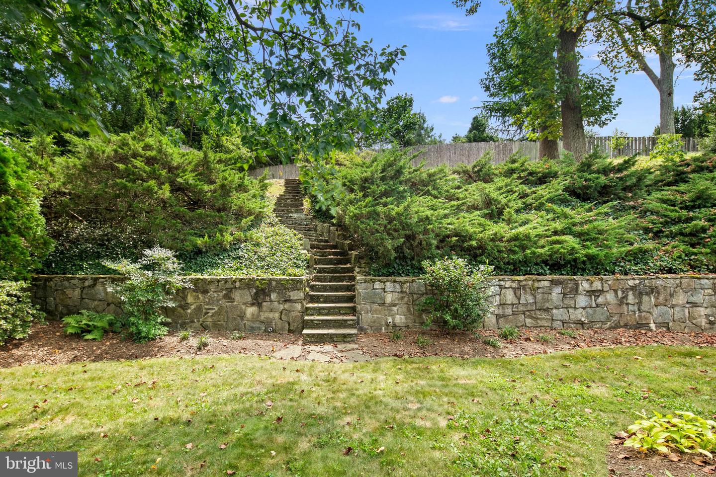 2728 S GROVE ST, ARLINGTON, Virginia 22202, 3 Bedrooms Bedrooms, ,2 BathroomsBathrooms,Residential,For sale,2728 S GROVE ST,VAAR2062410 MLS # VAAR2062410