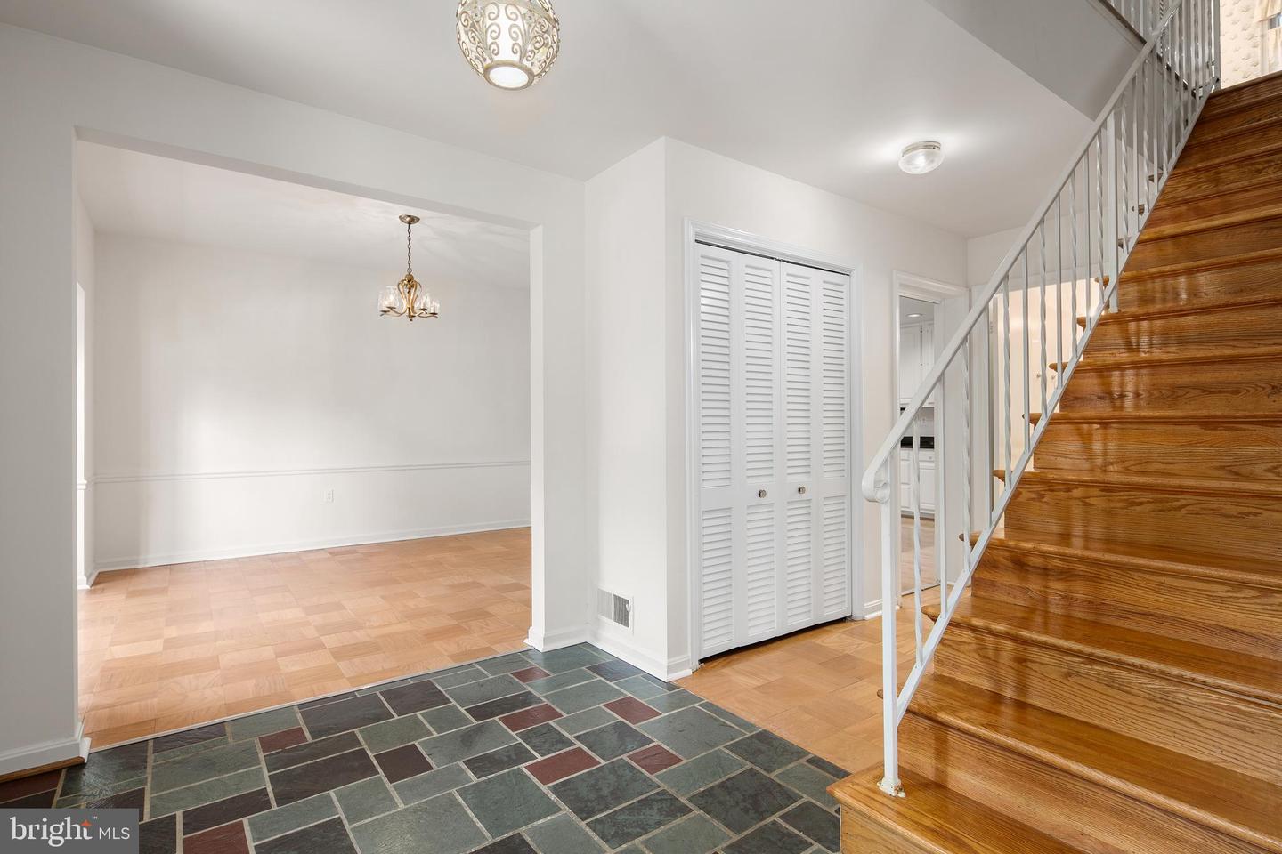 2728 S GROVE ST, ARLINGTON, Virginia 22202, 3 Bedrooms Bedrooms, ,2 BathroomsBathrooms,Residential,For sale,2728 S GROVE ST,VAAR2062410 MLS # VAAR2062410