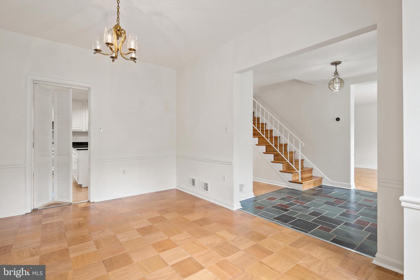 2728 S GROVE ST, ARLINGTON, Virginia 22202, 3 Bedrooms Bedrooms, ,2 BathroomsBathrooms,Residential,For sale,2728 S GROVE ST,VAAR2062410 MLS # VAAR2062410