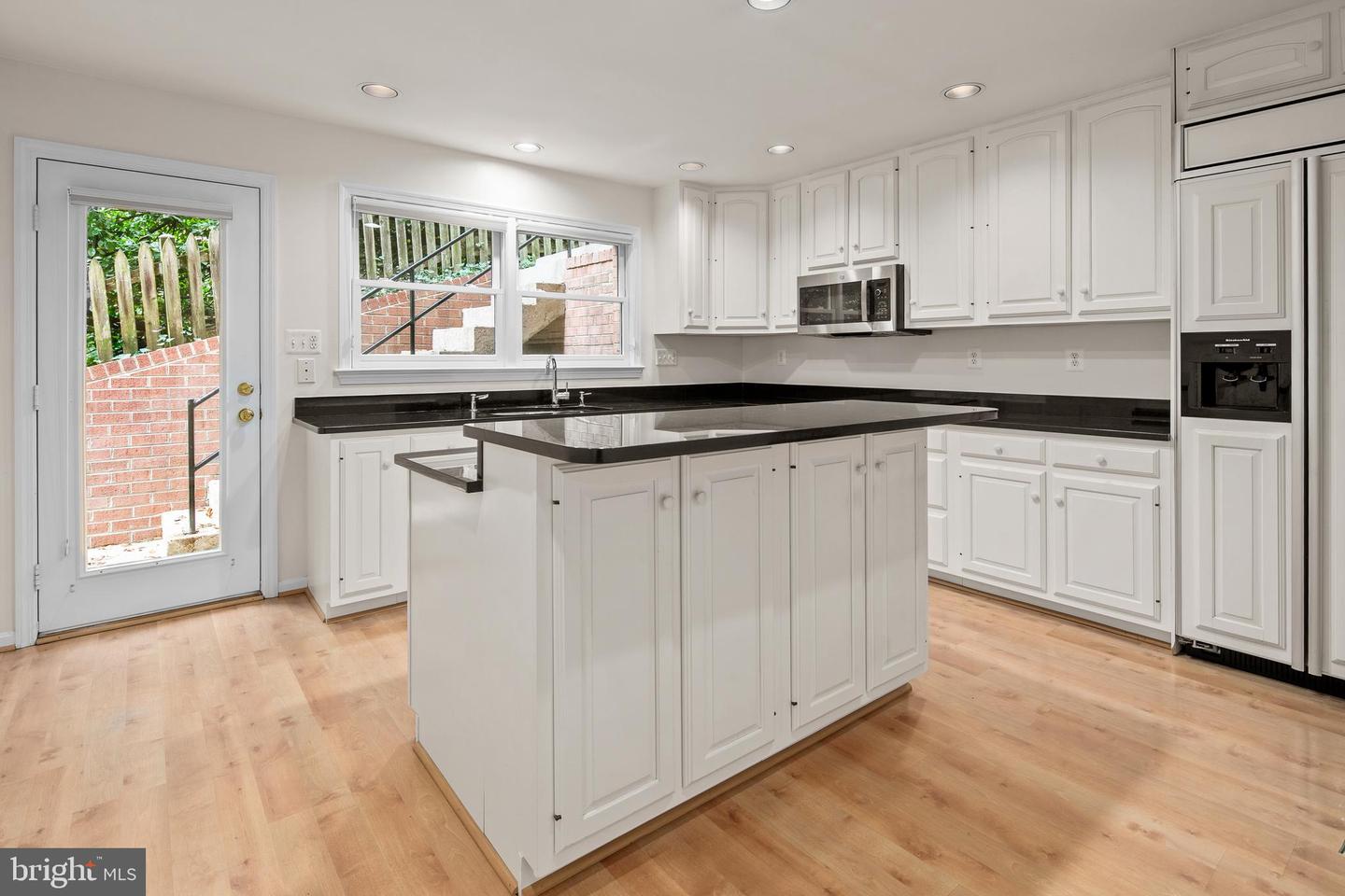 2728 S GROVE ST, ARLINGTON, Virginia 22202, 3 Bedrooms Bedrooms, ,2 BathroomsBathrooms,Residential,For sale,2728 S GROVE ST,VAAR2062410 MLS # VAAR2062410