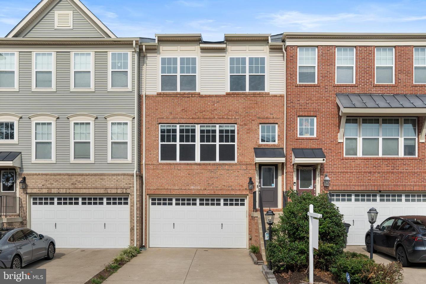 25359 WAKESTONE PARK TER, CHANTILLY, Virginia 20152, 4 Bedrooms Bedrooms, ,3 BathroomsBathrooms,Residential,For sale,25359 WAKESTONE PARK TER,VALO2104828 MLS # VALO2104828