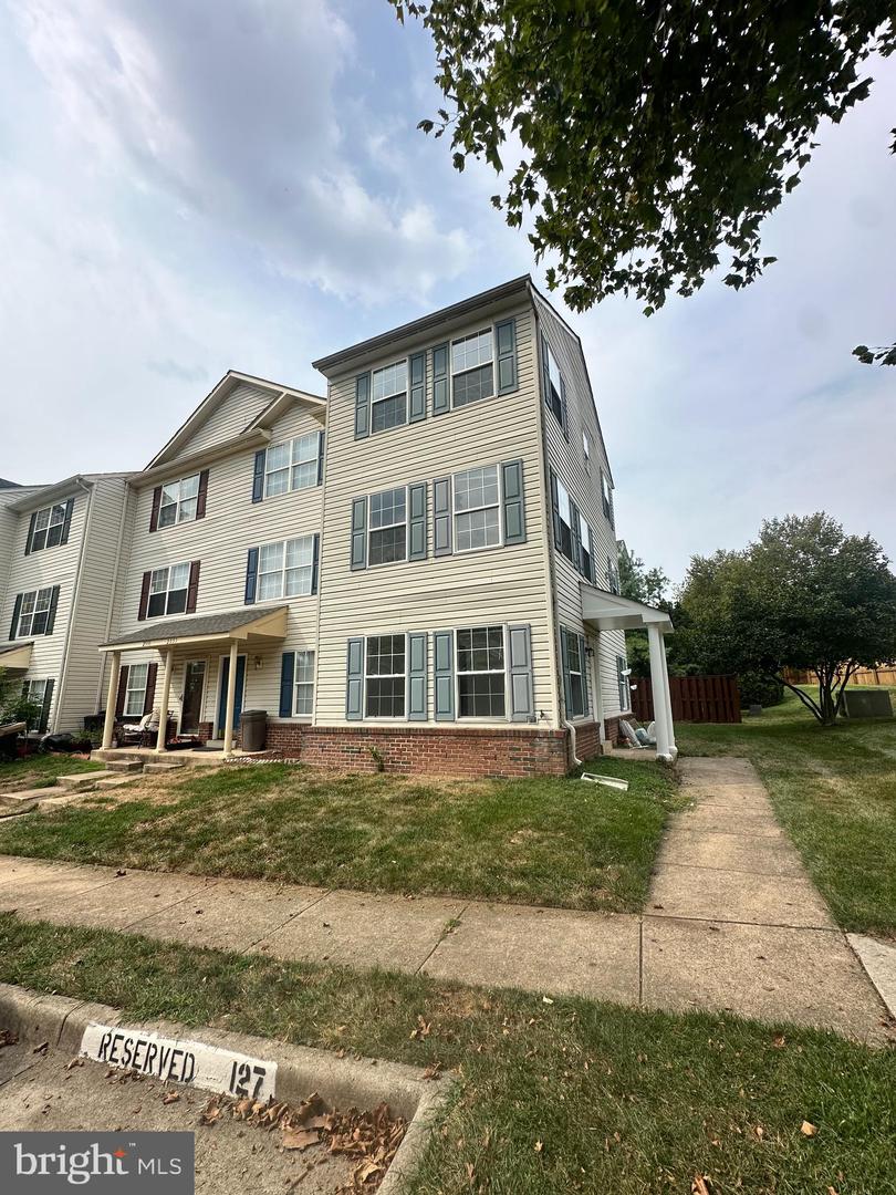 2559 PETER JEFFERSON LN, HERNDON, Virginia 20171, 4 Bedrooms Bedrooms, 4 Rooms Rooms,2 BathroomsBathrooms,Residential,For sale,2559 PETER JEFFERSON LN,VAFX2262208 MLS # VAFX2262208