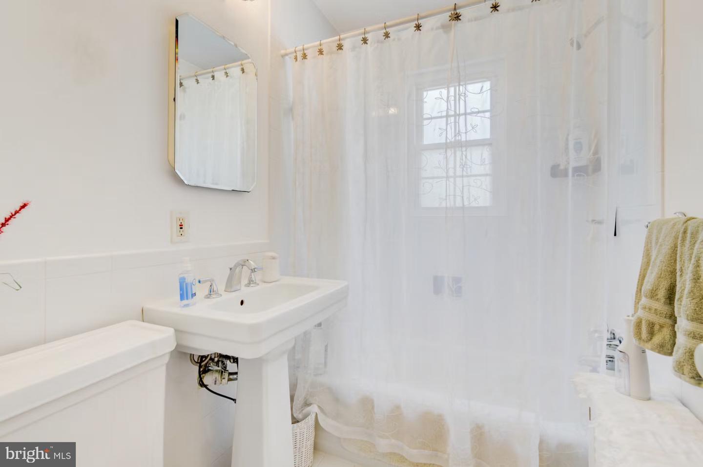 5713 5TH ST S, ARLINGTON, Virginia 22204, 3 Bedrooms Bedrooms, ,2 BathroomsBathrooms,Residential,For sale,5713 5TH ST S,VAAR2062472 MLS # VAAR2062472