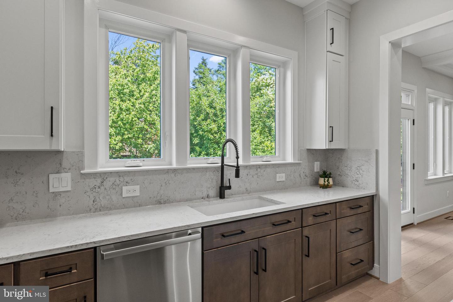 6511 IVY HILL DR, MCLEAN, Virginia 22101, 7 Bedrooms Bedrooms, 14 Rooms Rooms,6 BathroomsBathrooms,Residential,For sale,6511 IVY HILL DR,VAFX2262306 MLS # VAFX2262306