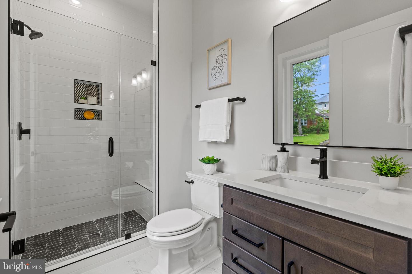 6511 IVY HILL DR, MCLEAN, Virginia 22101, 7 Bedrooms Bedrooms, 14 Rooms Rooms,6 BathroomsBathrooms,Residential,For sale,6511 IVY HILL DR,VAFX2262306 MLS # VAFX2262306