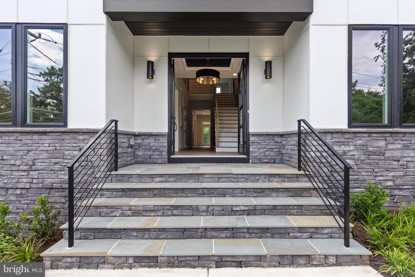 6511 IVY HILL DR, MCLEAN, Virginia 22101, 7 Bedrooms Bedrooms, 14 Rooms Rooms,6 BathroomsBathrooms,Residential,For sale,6511 IVY HILL DR,VAFX2262306 MLS # VAFX2262306