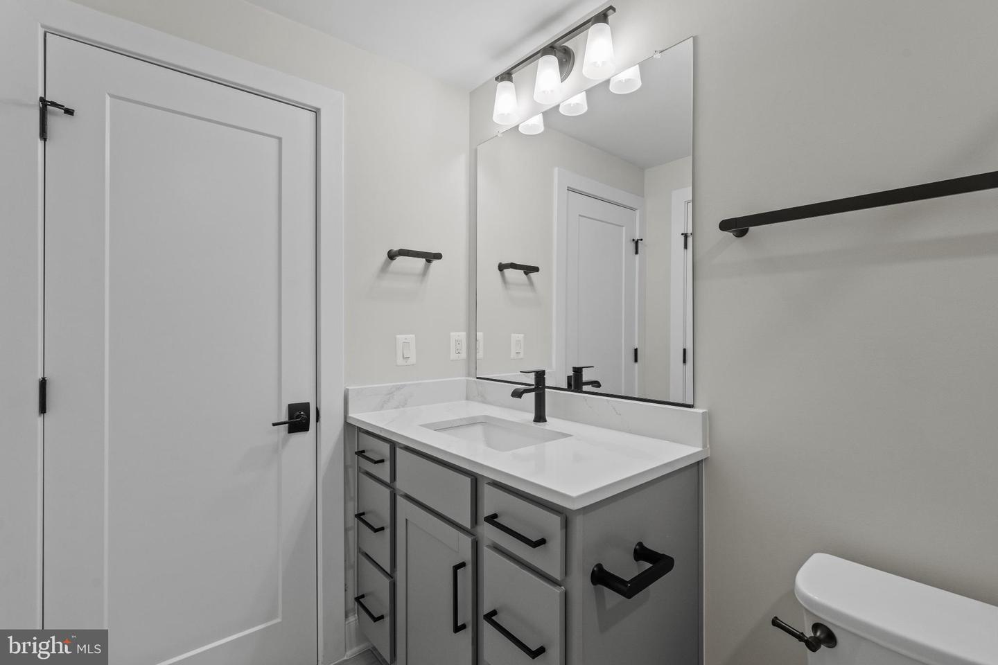 6511 IVY HILL DR, MCLEAN, Virginia 22101, 7 Bedrooms Bedrooms, 14 Rooms Rooms,6 BathroomsBathrooms,Residential,For sale,6511 IVY HILL DR,VAFX2262306 MLS # VAFX2262306