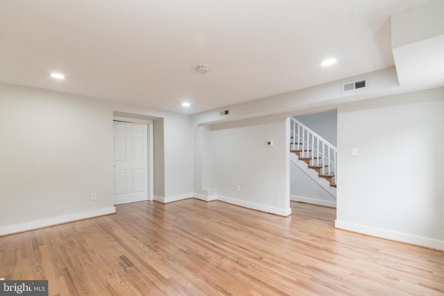 118 E MONMOUTH ST, WINCHESTER, Virginia 22601, 4 Bedrooms Bedrooms, ,1 BathroomBathrooms,Residential,For sale,118 E MONMOUTH ST,VAWI2008920 MLS # VAWI2008920