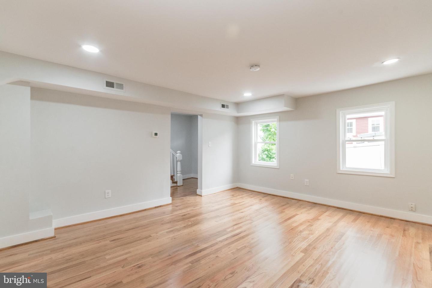 118 E MONMOUTH ST, WINCHESTER, Virginia 22601, 4 Bedrooms Bedrooms, ,1 BathroomBathrooms,Residential,For sale,118 E MONMOUTH ST,VAWI2008920 MLS # VAWI2008920