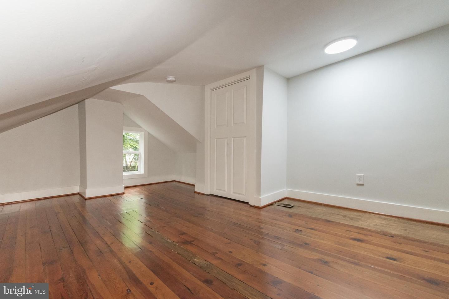 118 E MONMOUTH ST, WINCHESTER, Virginia 22601, 4 Bedrooms Bedrooms, ,1 BathroomBathrooms,Residential,For sale,118 E MONMOUTH ST,VAWI2008920 MLS # VAWI2008920