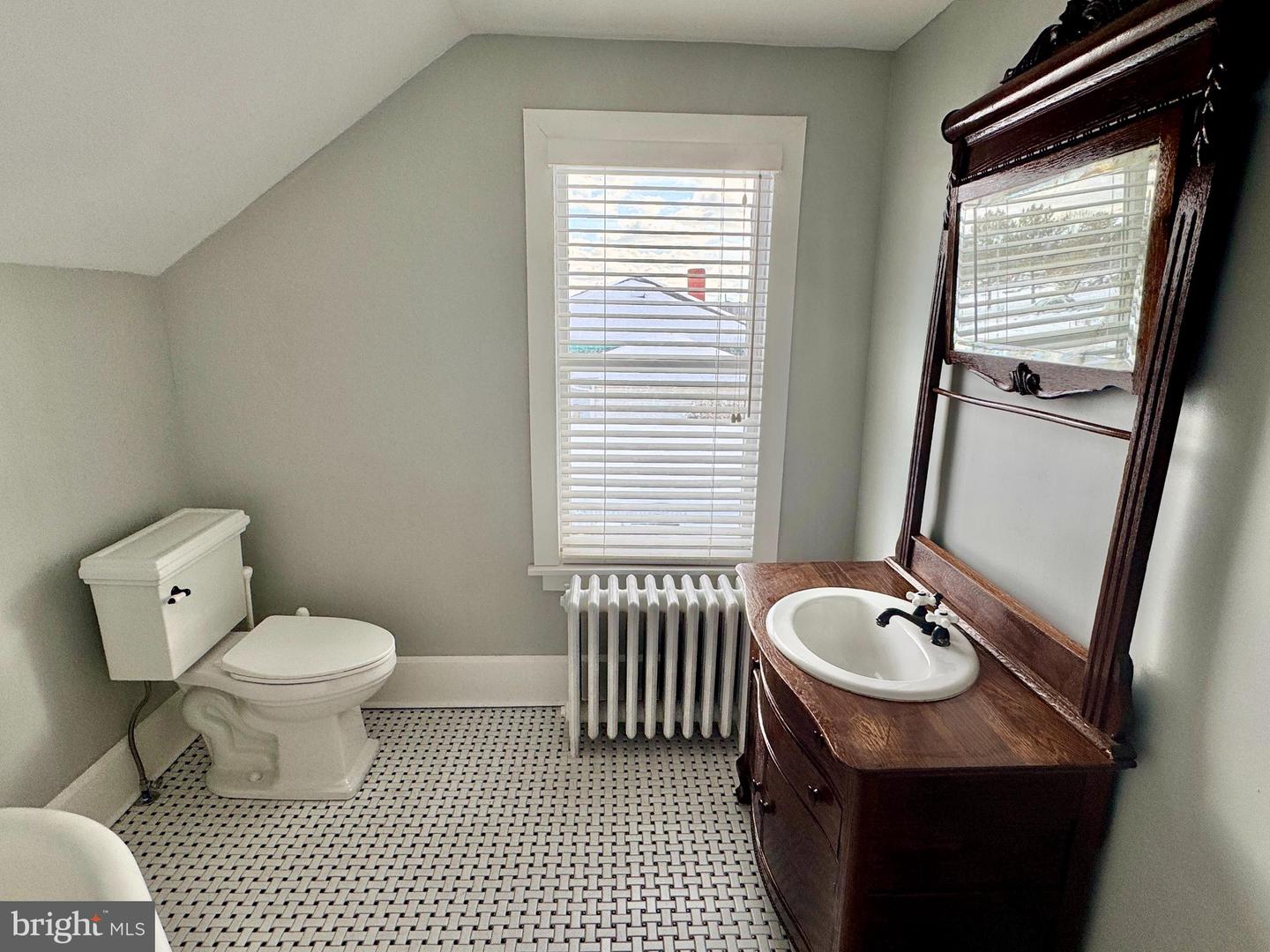 340 RANDOLPH AVE, CAPE CHARLES, Virginia 23310, 4 Bedrooms Bedrooms, 11 Rooms Rooms,2 BathroomsBathrooms,Residential,For sale,340 RANDOLPH AVE,VANH2000066 MLS # VANH2000066