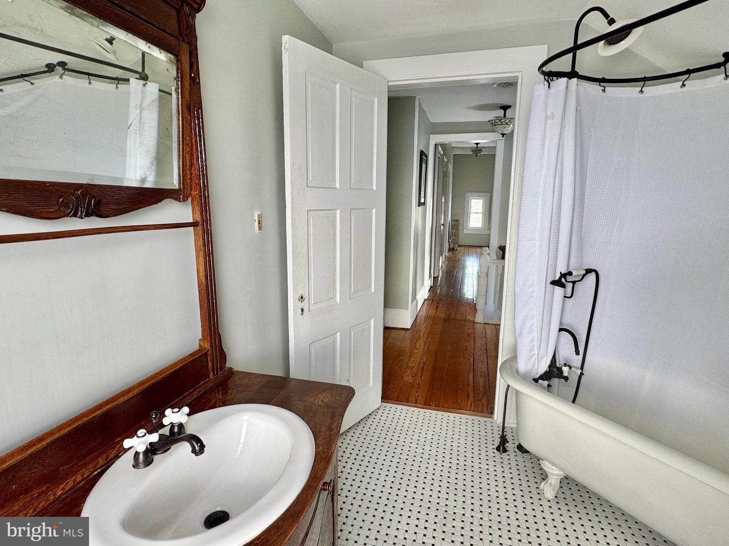 340 RANDOLPH AVE, CAPE CHARLES, Virginia 23310, 4 Bedrooms Bedrooms, 11 Rooms Rooms,2 BathroomsBathrooms,Residential,For sale,340 RANDOLPH AVE,VANH2000066 MLS # VANH2000066
