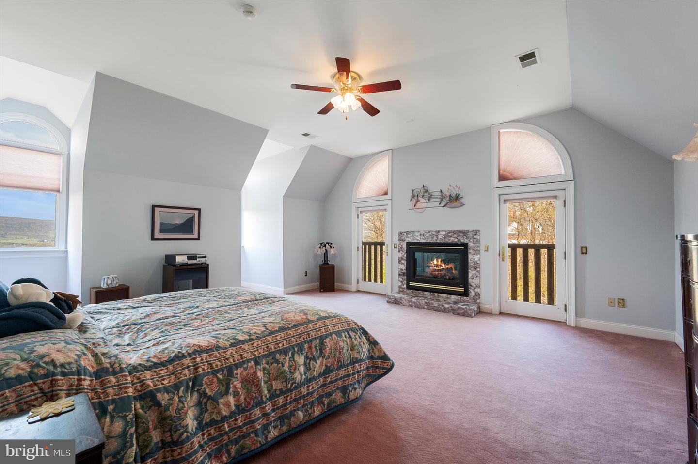 18037 CLENDENNING CIR, ROUND HILL, Virginia 20141, 5 Bedrooms Bedrooms, ,5 BathroomsBathrooms,Residential,For sale,18037 CLENDENNING CIR,VALO2093076 MLS # VALO2093076
