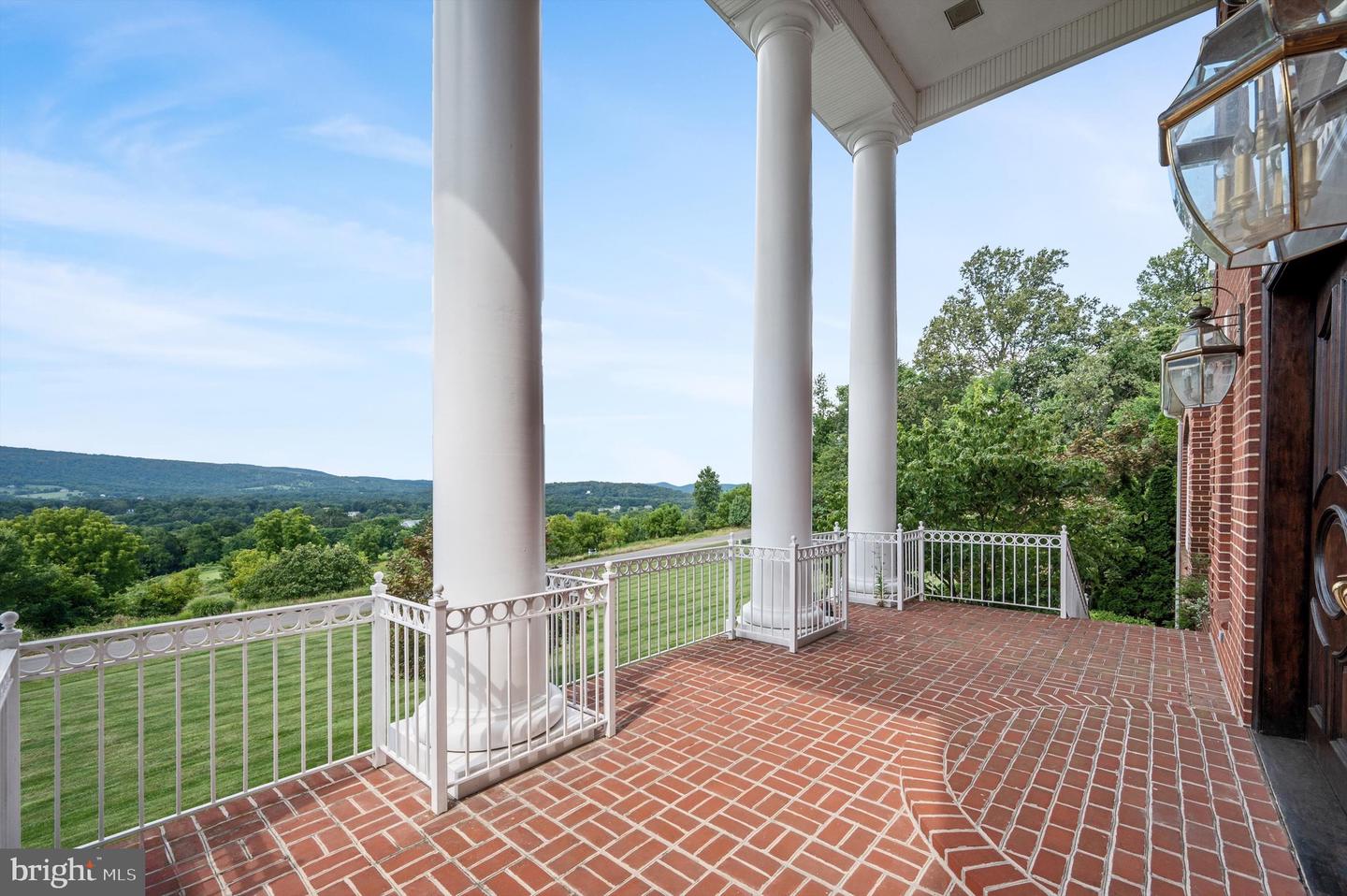 18037 CLENDENNING CIR, ROUND HILL, Virginia 20141, 5 Bedrooms Bedrooms, ,5 BathroomsBathrooms,Residential,For sale,18037 CLENDENNING CIR,VALO2093076 MLS # VALO2093076
