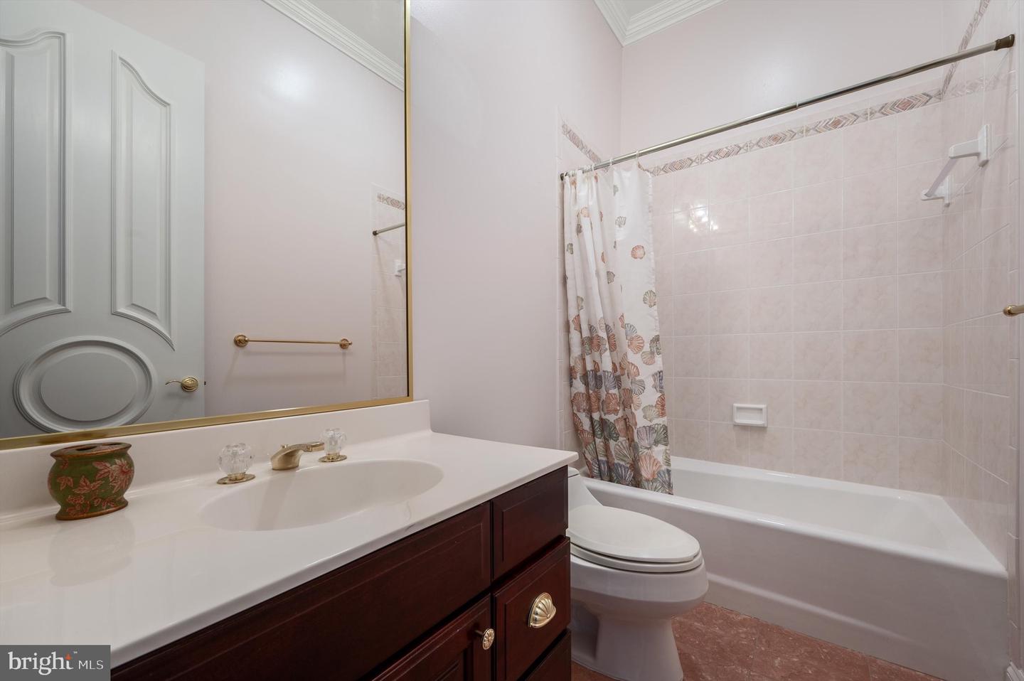 18037 CLENDENNING CIR, ROUND HILL, Virginia 20141, 5 Bedrooms Bedrooms, ,5 BathroomsBathrooms,Residential,For sale,18037 CLENDENNING CIR,VALO2093076 MLS # VALO2093076