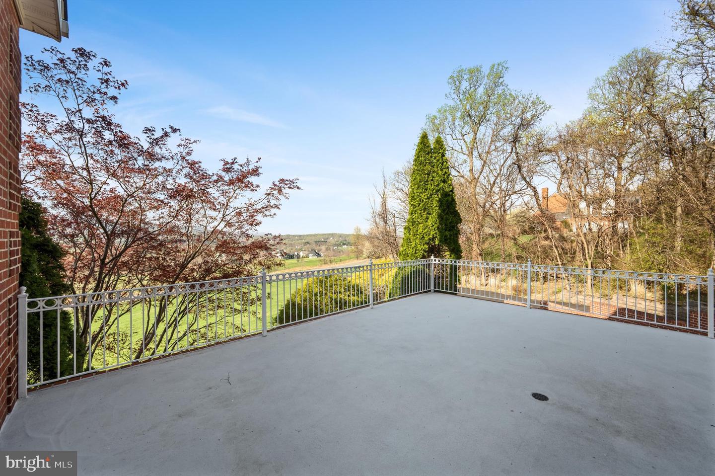 18037 CLENDENNING CIR, ROUND HILL, Virginia 20141, 5 Bedrooms Bedrooms, ,5 BathroomsBathrooms,Residential,For sale,18037 CLENDENNING CIR,VALO2093076 MLS # VALO2093076