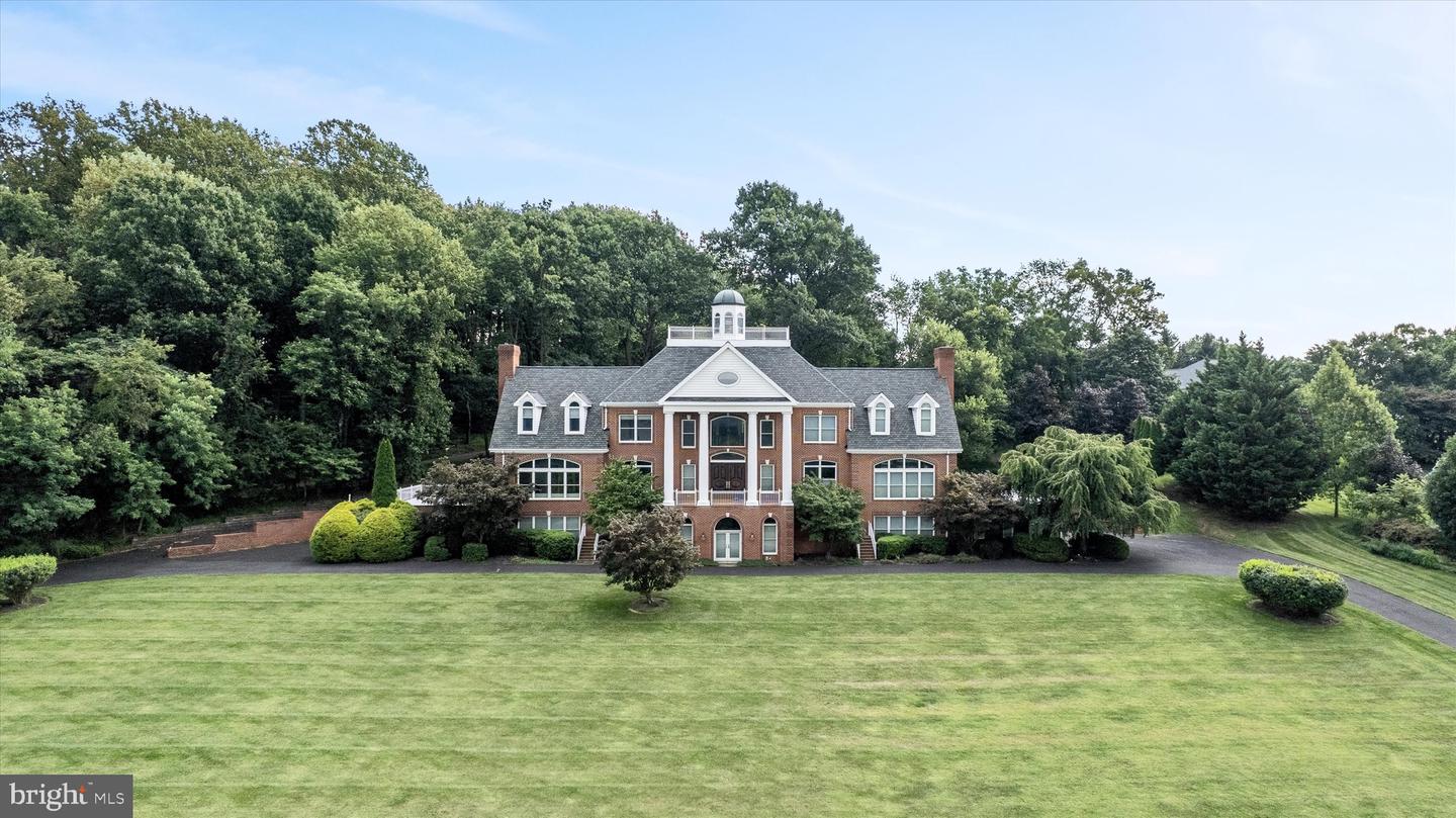 18037 CLENDENNING CIR, ROUND HILL, Virginia 20141, 5 Bedrooms Bedrooms, ,5 BathroomsBathrooms,Residential,For sale,18037 CLENDENNING CIR,VALO2093076 MLS # VALO2093076