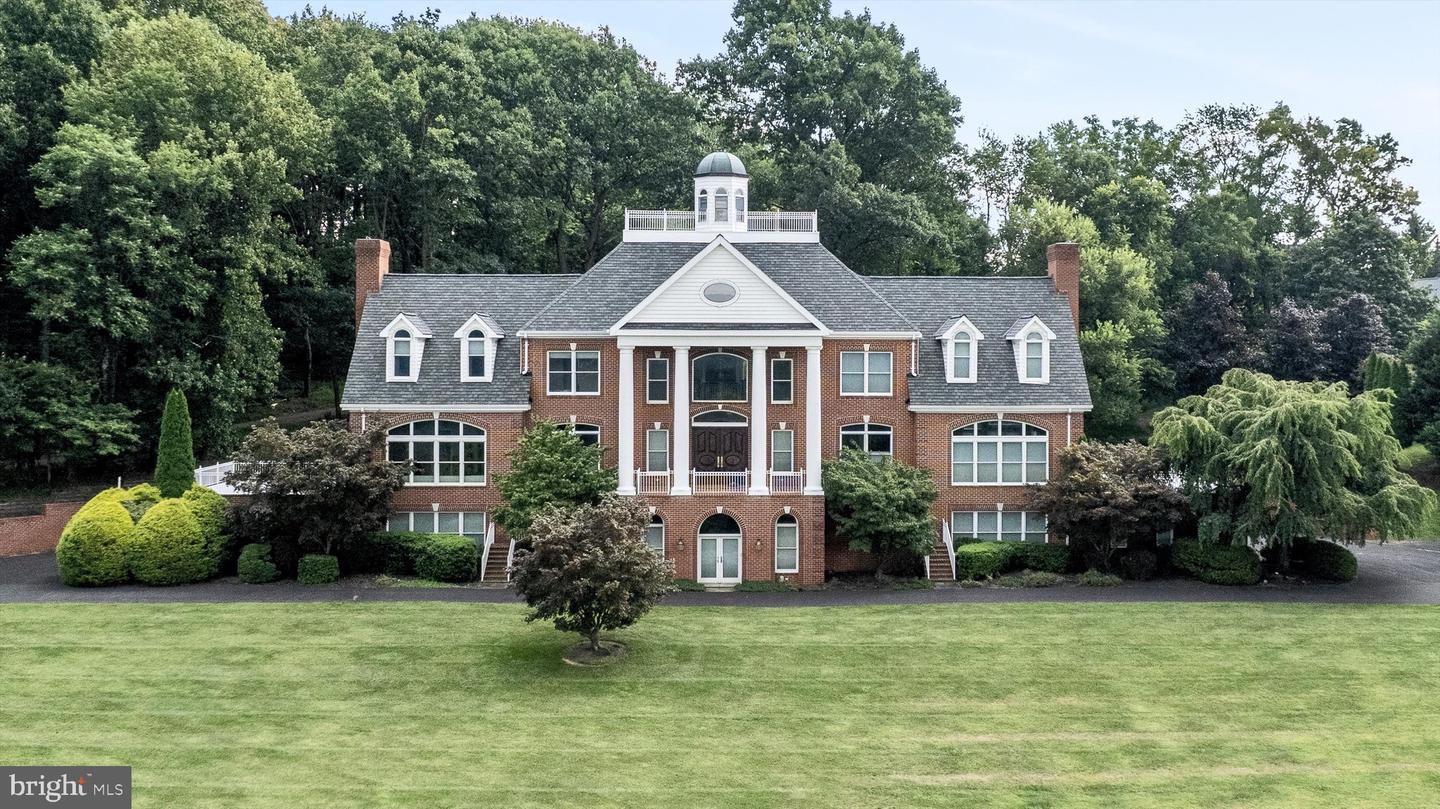 18037 CLENDENNING CIR, ROUND HILL, Virginia 20141, 5 Bedrooms Bedrooms, ,5 BathroomsBathrooms,Residential,For sale,18037 CLENDENNING CIR,VALO2093076 MLS # VALO2093076
