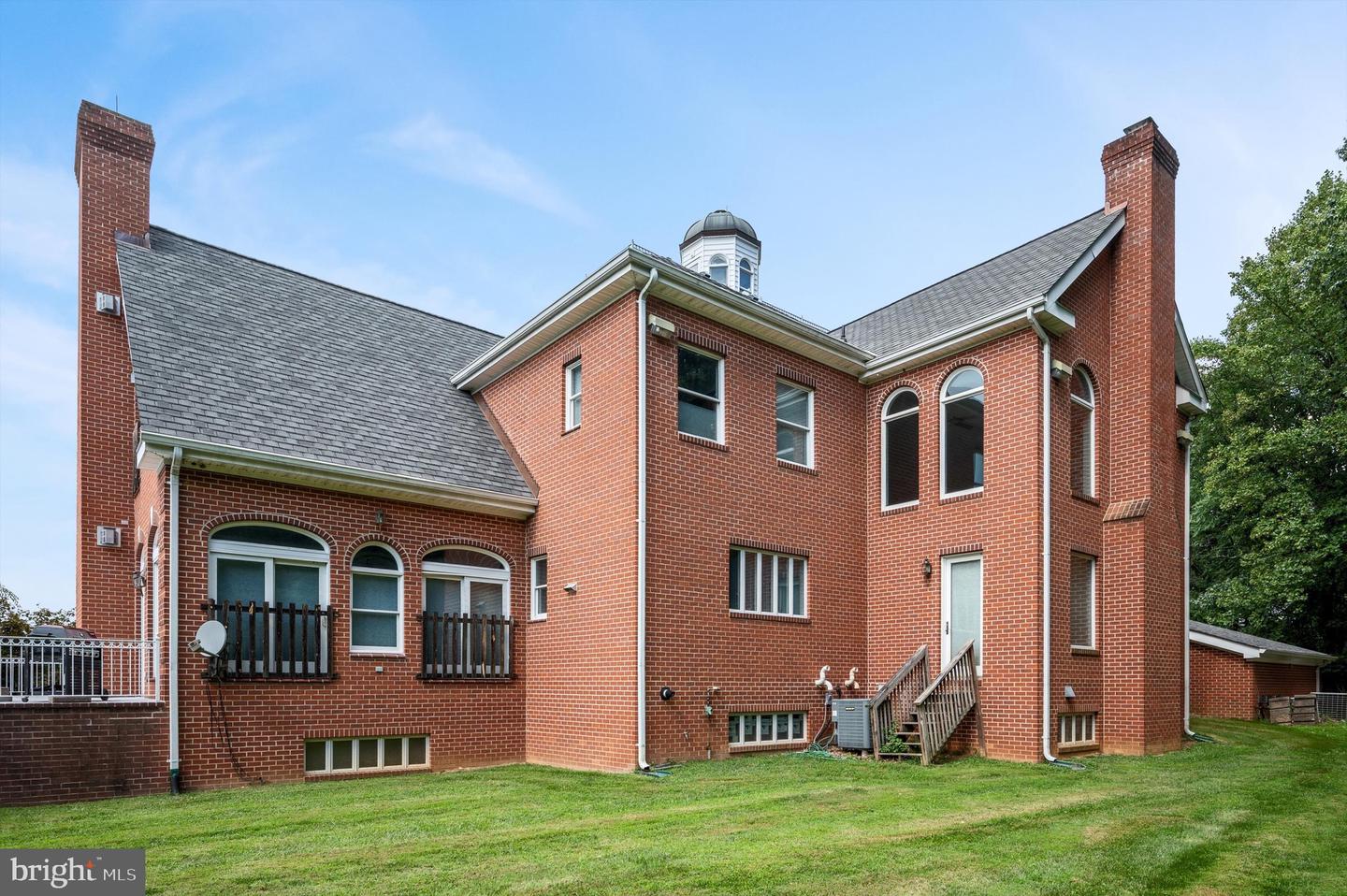 18037 CLENDENNING CIR, ROUND HILL, Virginia 20141, 5 Bedrooms Bedrooms, ,5 BathroomsBathrooms,Residential,For sale,18037 CLENDENNING CIR,VALO2093076 MLS # VALO2093076