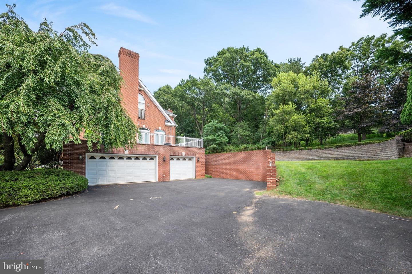 18037 CLENDENNING CIR, ROUND HILL, Virginia 20141, 5 Bedrooms Bedrooms, ,5 BathroomsBathrooms,Residential,For sale,18037 CLENDENNING CIR,VALO2093076 MLS # VALO2093076