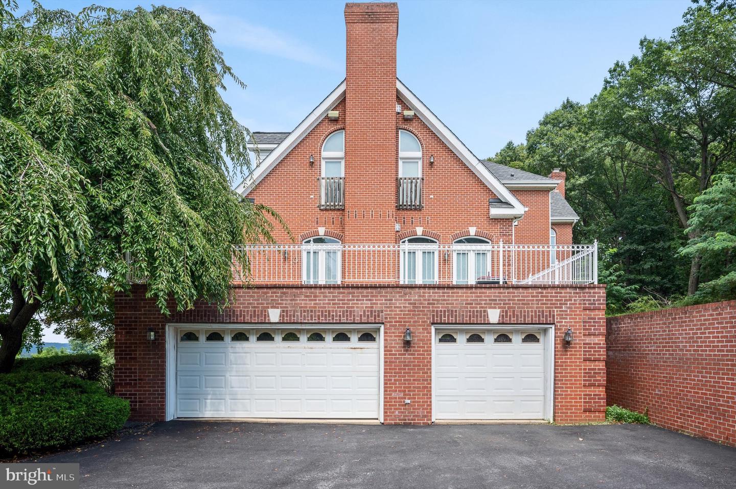 18037 CLENDENNING CIR, ROUND HILL, Virginia 20141, 5 Bedrooms Bedrooms, ,5 BathroomsBathrooms,Residential,For sale,18037 CLENDENNING CIR,VALO2093076 MLS # VALO2093076