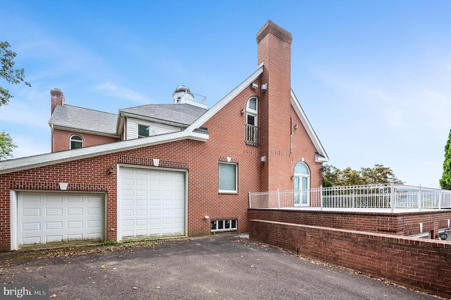 18037 CLENDENNING CIR, ROUND HILL, Virginia 20141, 5 Bedrooms Bedrooms, ,5 BathroomsBathrooms,Residential,For sale,18037 CLENDENNING CIR,VALO2093076 MLS # VALO2093076