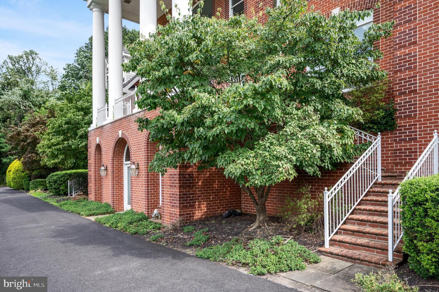 18037 CLENDENNING CIR, ROUND HILL, Virginia 20141, 5 Bedrooms Bedrooms, ,5 BathroomsBathrooms,Residential,For sale,18037 CLENDENNING CIR,VALO2093076 MLS # VALO2093076