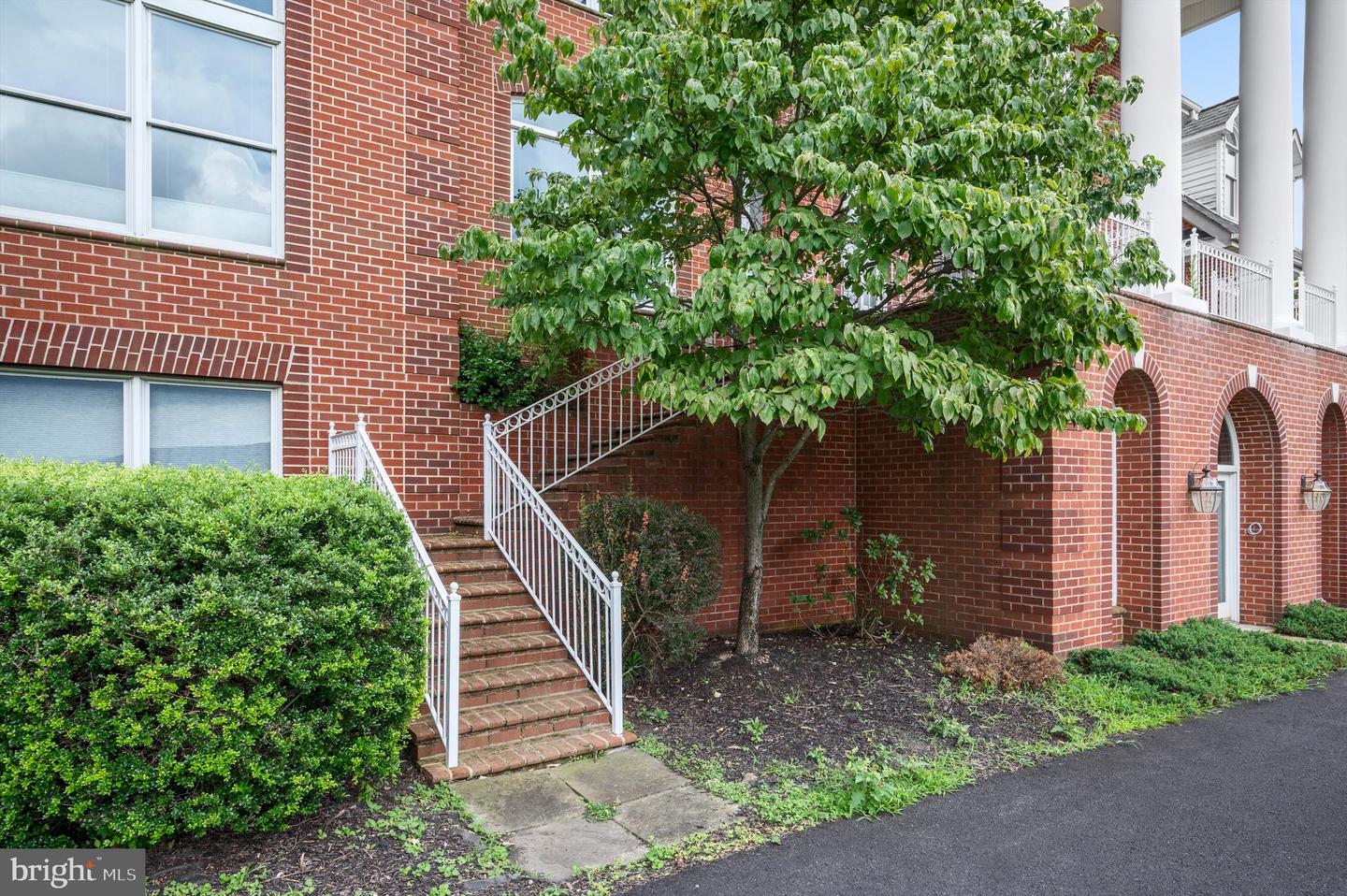 18037 CLENDENNING CIR, ROUND HILL, Virginia 20141, 5 Bedrooms Bedrooms, ,5 BathroomsBathrooms,Residential,For sale,18037 CLENDENNING CIR,VALO2093076 MLS # VALO2093076