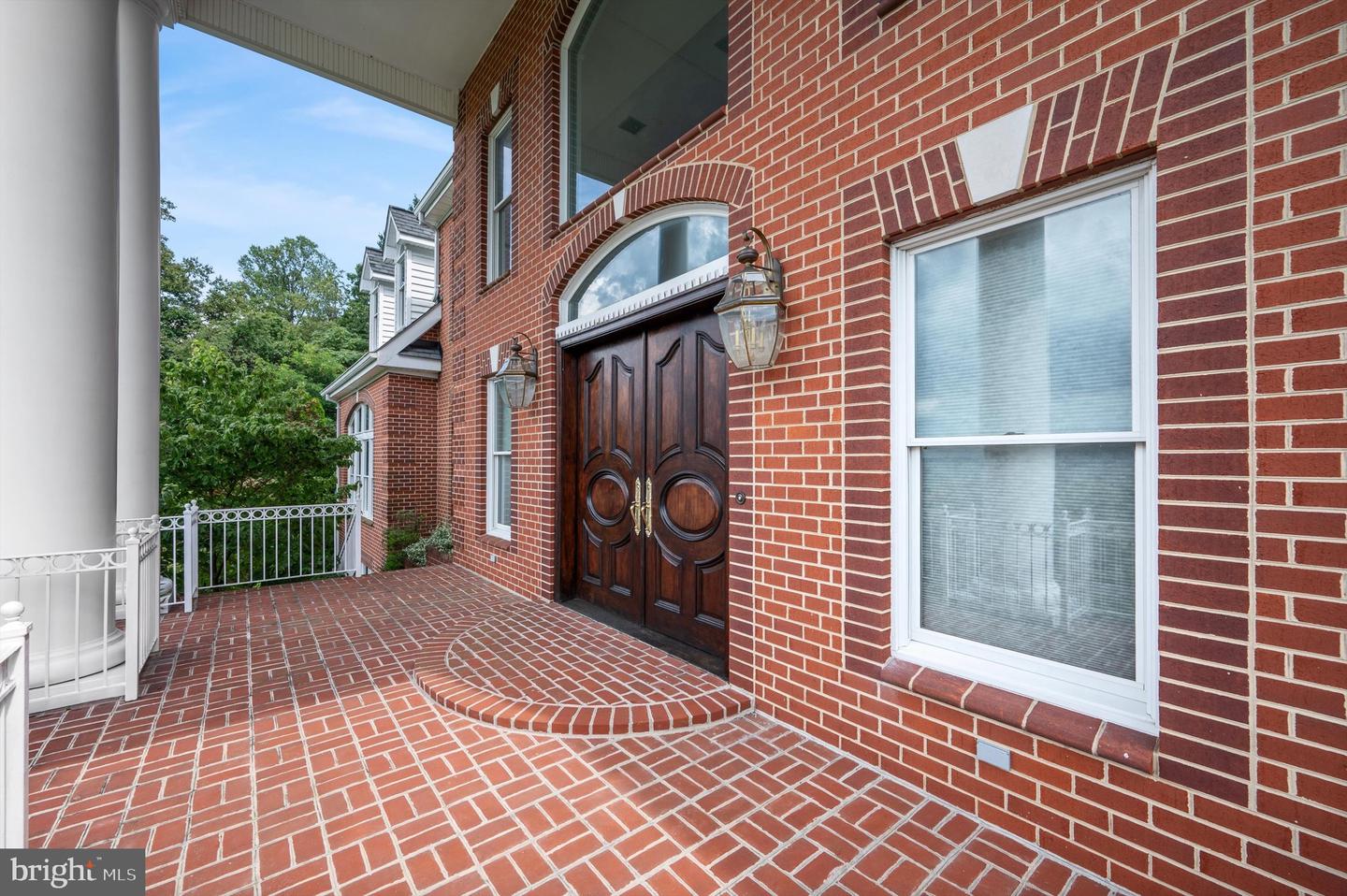 18037 CLENDENNING CIR, ROUND HILL, Virginia 20141, 5 Bedrooms Bedrooms, ,5 BathroomsBathrooms,Residential,For sale,18037 CLENDENNING CIR,VALO2093076 MLS # VALO2093076