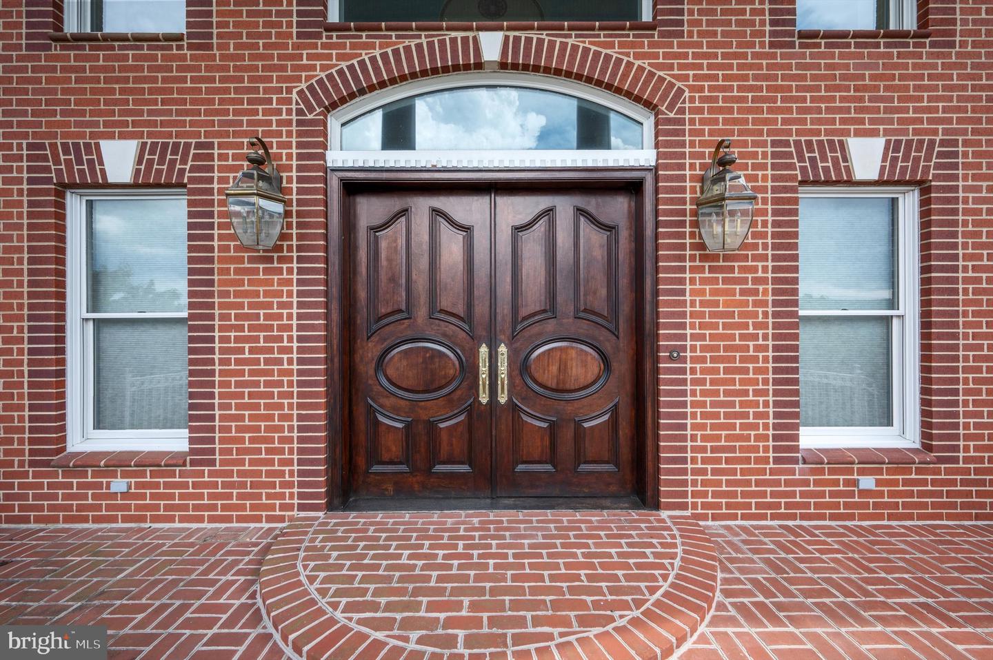 18037 CLENDENNING CIR, ROUND HILL, Virginia 20141, 5 Bedrooms Bedrooms, ,5 BathroomsBathrooms,Residential,For sale,18037 CLENDENNING CIR,VALO2093076 MLS # VALO2093076