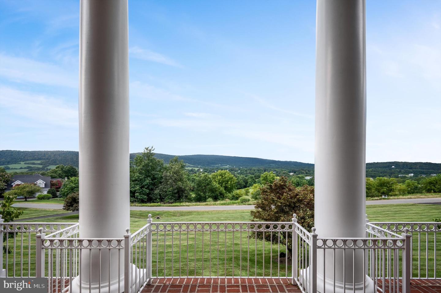18037 CLENDENNING CIR, ROUND HILL, Virginia 20141, 5 Bedrooms Bedrooms, ,5 BathroomsBathrooms,Residential,For sale,18037 CLENDENNING CIR,VALO2093076 MLS # VALO2093076