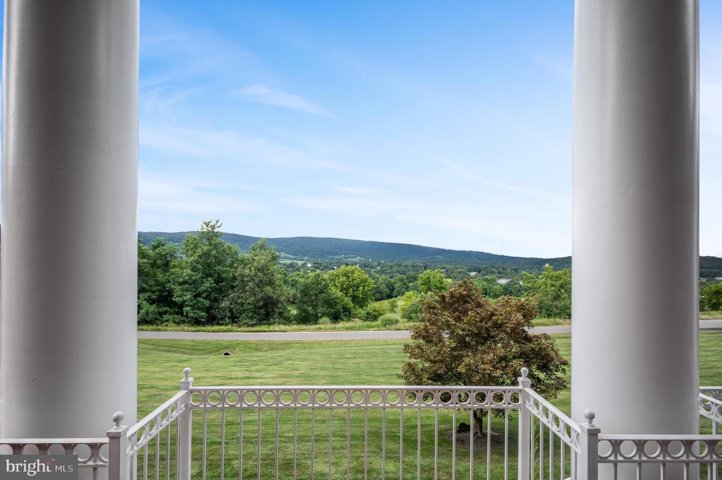 18037 CLENDENNING CIR, ROUND HILL, Virginia 20141, 5 Bedrooms Bedrooms, ,5 BathroomsBathrooms,Residential,For sale,18037 CLENDENNING CIR,VALO2093076 MLS # VALO2093076