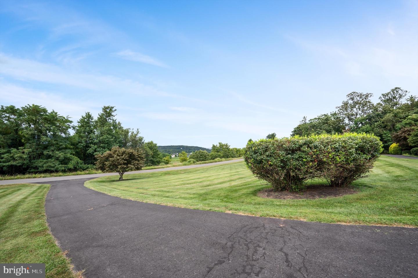 18037 CLENDENNING CIR, ROUND HILL, Virginia 20141, 5 Bedrooms Bedrooms, ,5 BathroomsBathrooms,Residential,For sale,18037 CLENDENNING CIR,VALO2093076 MLS # VALO2093076