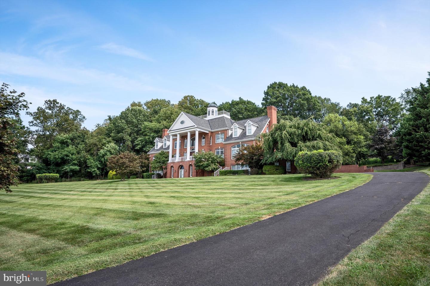 18037 CLENDENNING CIR, ROUND HILL, Virginia 20141, 5 Bedrooms Bedrooms, ,5 BathroomsBathrooms,Residential,For sale,18037 CLENDENNING CIR,VALO2093076 MLS # VALO2093076