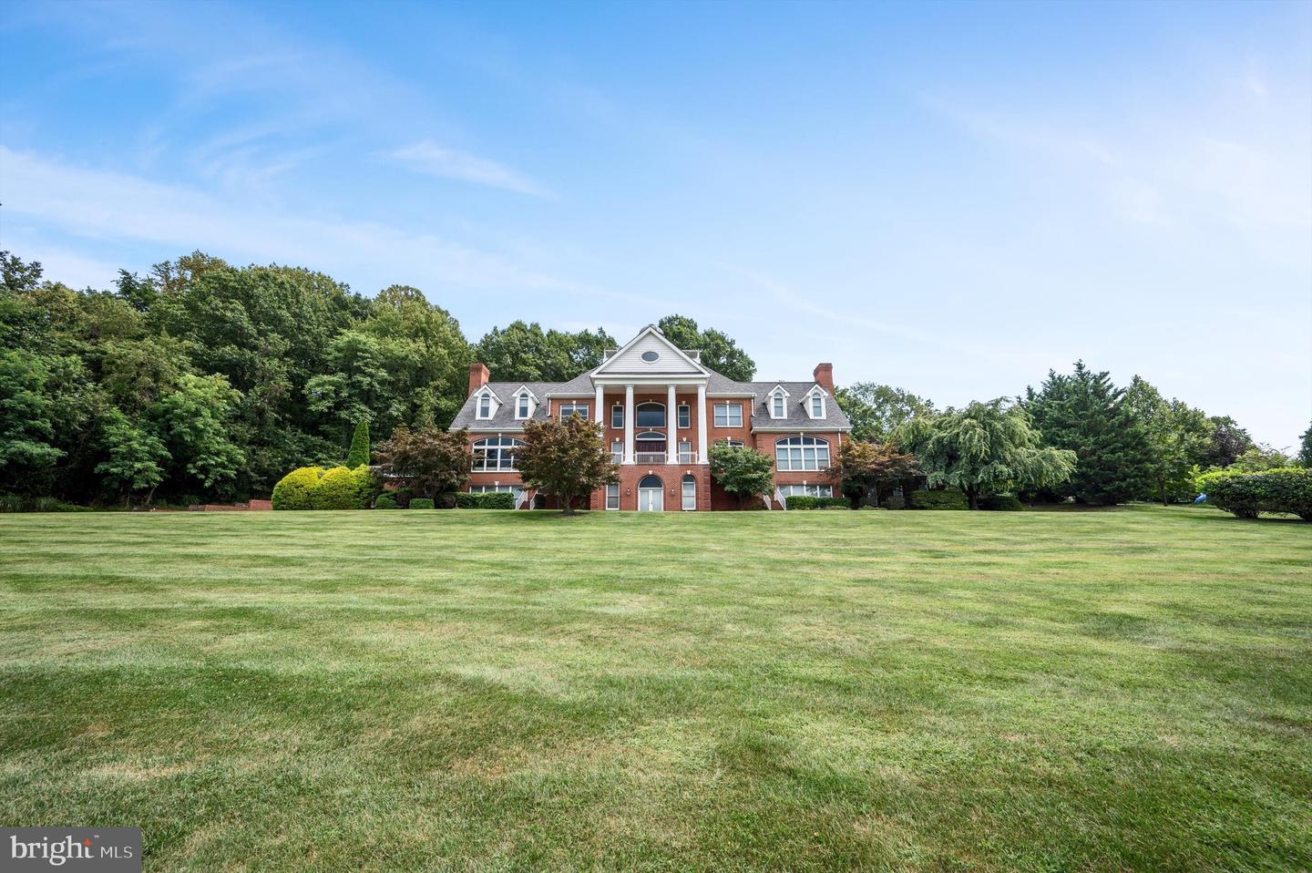 18037 CLENDENNING CIR, ROUND HILL, Virginia 20141, 5 Bedrooms Bedrooms, ,5 BathroomsBathrooms,Residential,For sale,18037 CLENDENNING CIR,VALO2093076 MLS # VALO2093076