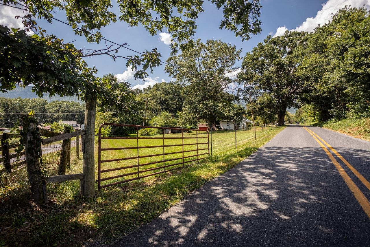 1557 RINACAS CORNER RD, SHENANDOAH, Virginia 22849, 2 Bedrooms Bedrooms, ,1 BathroomBathrooms,Residential,1557 RINACAS CORNER RD,668057 MLS # 668057