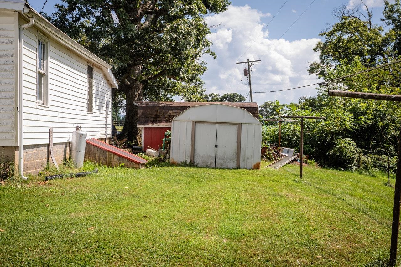 1557 RINACAS CORNER RD, SHENANDOAH, Virginia 22849, 2 Bedrooms Bedrooms, ,1 BathroomBathrooms,Residential,1557 RINACAS CORNER RD,668057 MLS # 668057